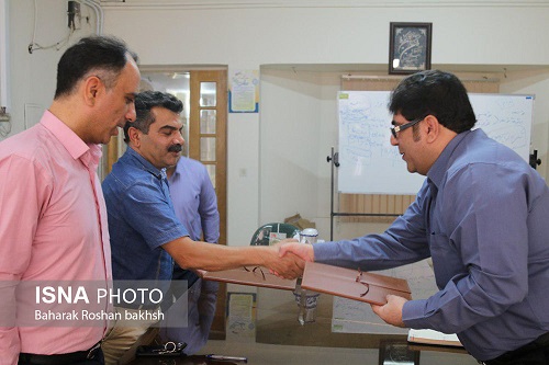 Signing of a Memorandum of Understanding between Yazd University Jihad and Azarshed Pars Refractory Products Company 97